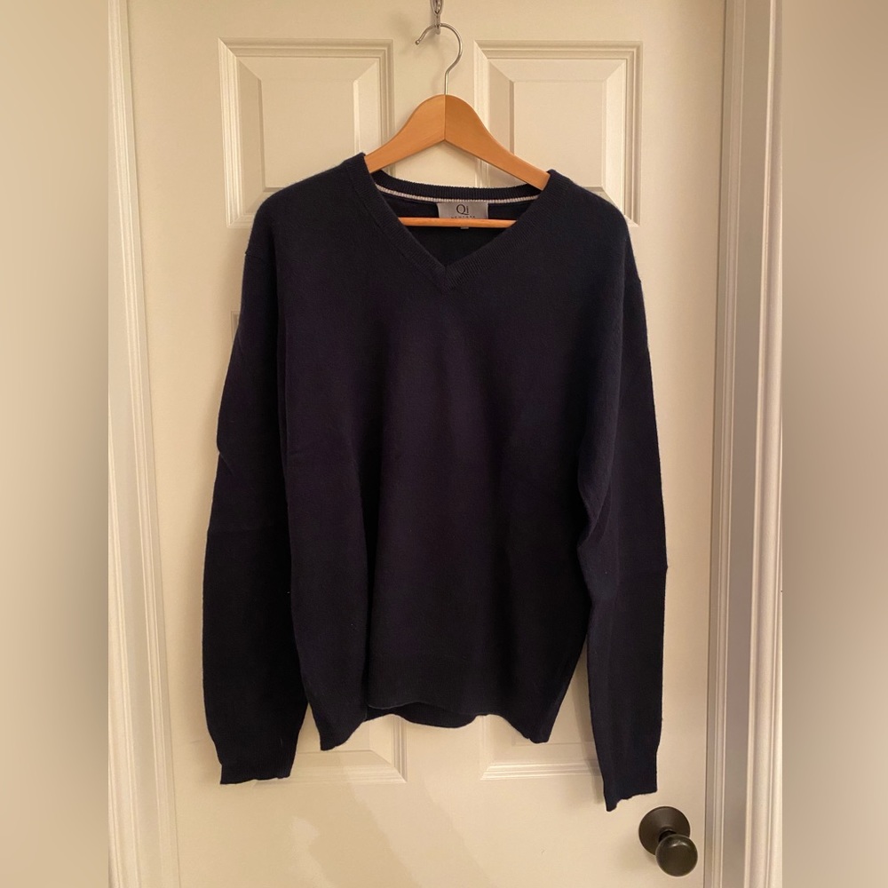 Black V-neck Cashmere sweater